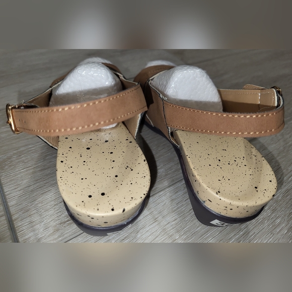 👡Macy's Brown Open Toe Wedges w/gold buckle **BUY 1 GET 1** - Picture 6 of 10